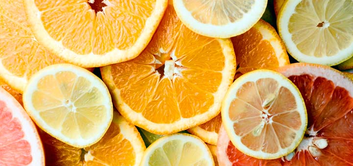Frutas cítriccas são uma boa fonte de Vitamina C, sendo essencial para  a absorção de ferro.