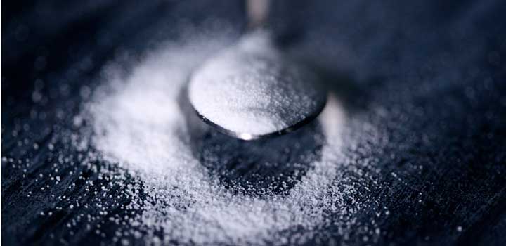 O açúcar pode causar dependências e resultar em uma série de efeitos adversos à saúde.