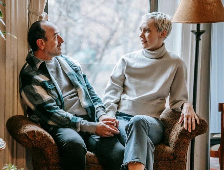Um marido escutando a sua esposa
